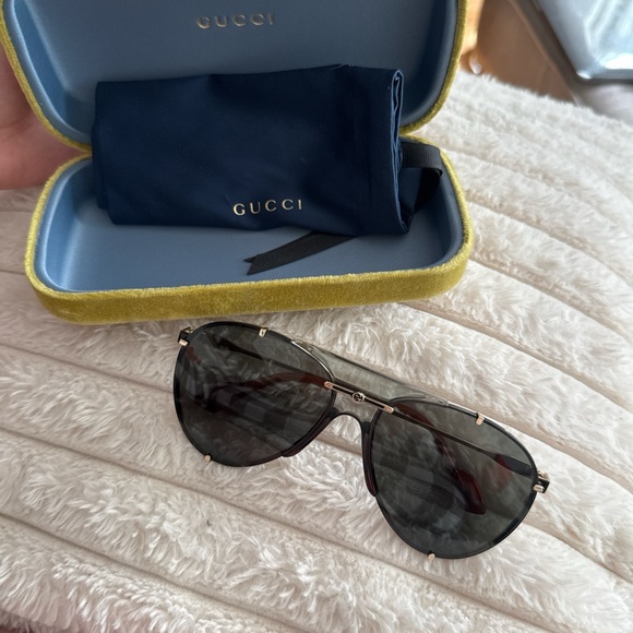 Gucci Aviator Sunglasses main image 5